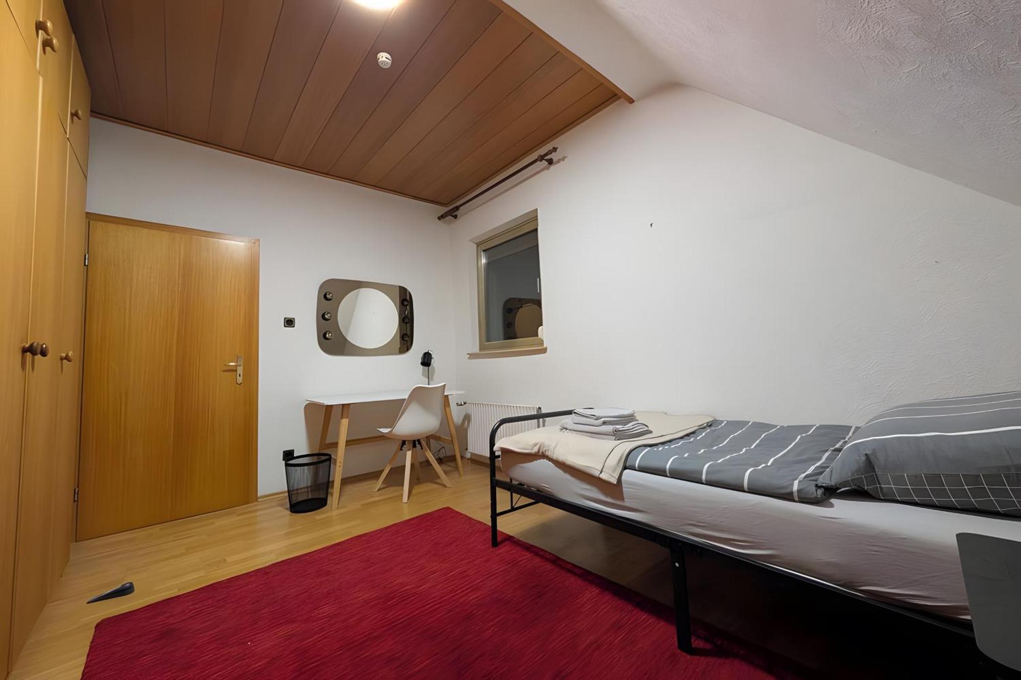 Cozy House With Partyroom Ferienhaus Düsseldorf