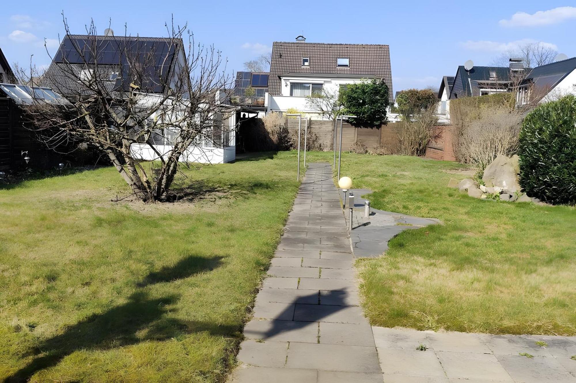 Cozy House With Partyroom Düsseldorf